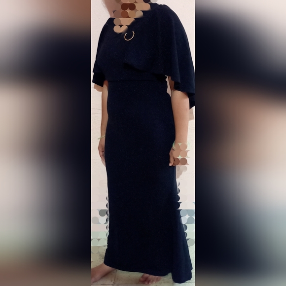 Party wear gown - Picture 3 of 7